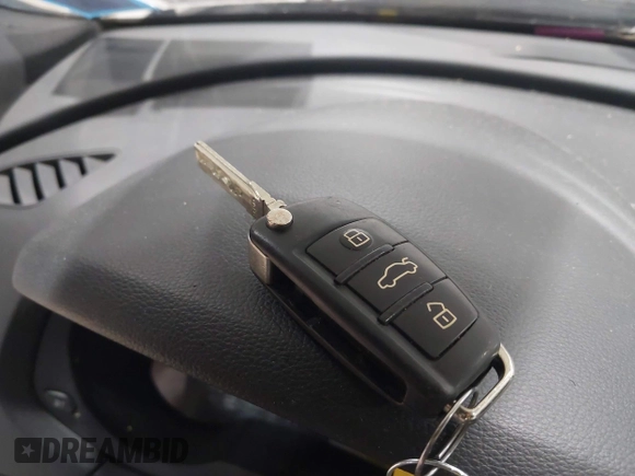 2017 Audi Q3 Premium z VIN WA1ECCFS0HR009385, wystawiony jako IAAI lot #42042437 z przebiegiem 110 341 mil mil oraz . Historia ofert i sprzedaży dostępna na DreamBid. Obrazek 11.