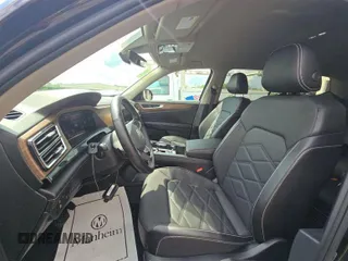 2024 Volkswagen Atlas SE with VIN 1V2HR2CA1RC579096, listed as a IAAI auction lot 42751185 with 15,477 mi miles and . Bid and sale history available at DreamBid. Image 5.