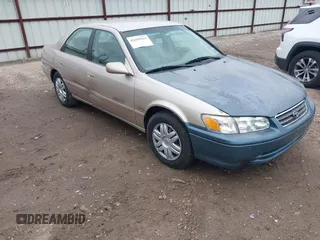 2001 Toyota Camry CE z VIN 4T1BG22K11U773967, wystawiony jako IAAI lot #42199263 z przebiegiem 129 227 mil mil oraz . Historia ofert i sprzedaży dostępna na DreamBid. Obrazek 1.