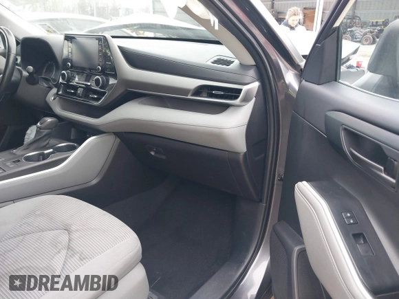 2021 Toyota Highlander L with VIN 5TDZZRAH8MS059113, listed as a IAAI auction lot 41590682 with 60,150 mi miles and . Bid and sale history available at DreamBid. Image 5.