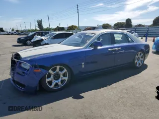 2015 Rolls-Royce Ghost z VIN SCA664S55FUX53413, wystawiony jako Copart lot #50022965 z przebiegiem Nie podano mil oraz Szkody całkowita. Historia ofert i sprzedaży dostępna na DreamBid. Obrazek 1.