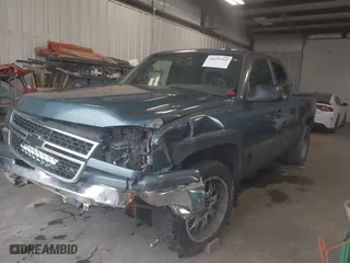 2006 Chevrolet Silverado 1500 LT2 with VIN 1GCEK19B36Z106215, listed as a IAAI auction lot 40699968 with 183,870 mi miles. Bid and sale history available at carsss.com. Image 16.