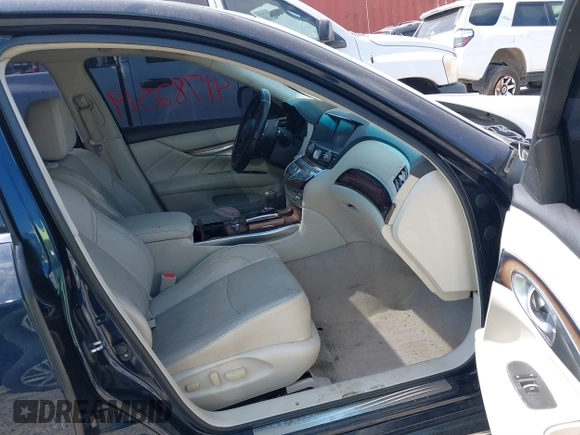 2015 Infiniti Q70 with VIN JN1BY1PP7FM601789, listed as a IAAI auction lot 41782519 with 140,158 mi miles and . Bid and sale history available at DreamBid. Image 5.