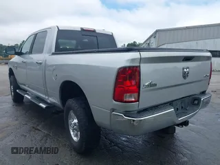 2010 Dodge 2500 SLT z VIN 3D7UT2CL9AG130789, wystawiony jako IAAI lot #42358839 z przebiegiem 128 802 mil mil oraz . Historia ofert i sprzedaży dostępna na DreamBid. Obrazek 3.