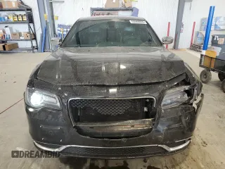 2018 Chrysler 300 S z VIN 2C3CCAGG7JH141811, wystawiony jako Copart lot #53568055 z przebiegiem 140 220 mil mil oraz Szkoda całkowita • Salvage title. Historia ofert i sprzedaży dostępna na DreamBid. Obrazek 5.