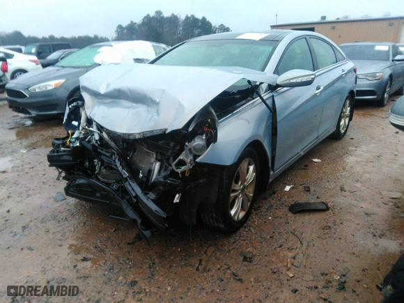 2013 Hyundai Sonata SE with VIN 5NPEC4AC9DH675612, listed as a IAAI auction lot 41257791 with 189,700 mi miles. Bid and sale history available at carsss.com. Image 2.