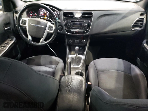 2014 Chrysler 200 Touring z VIN 1C3CCBBB3EN171841, wystawiony jako Copart lot #51232055 z przebiegiem 237 122 mil mil oraz Szkody całkowita. Historia ofert i sprzedaży dostępna na DreamBid. Obrazek 8.