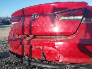 2018 Hyundai Sonata Sport with VIN 5NPE34AF2JH596644, listed as a IAAI auction lot 41986683 with 129,106 mi miles and . Bid and sale history available at carsss.com. Image 17.