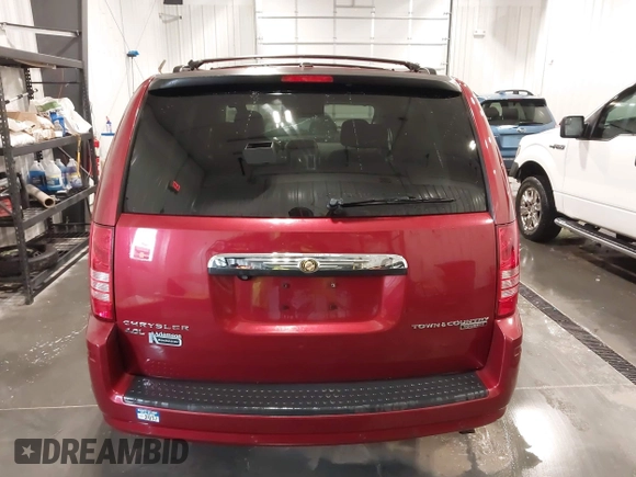 2010 Chrysler Town & Country Touring Plus z VIN 2A4RR8DX7AR480395, wystawiony jako IAAI lot #42171948 z przebiegiem 113 740 mil mil oraz . Historia ofert i sprzedaży dostępna na DreamBid. Obrazek 16.