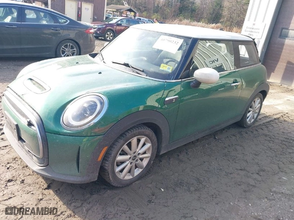 2022 MINI Hardtop 2 Door Cooper SE with VIN WMW13DJ01N2R92370, listed as a IAAI auction lot 40790232 with 53,408 mi miles. Bid and sale history available at carsss.com. Image 2.