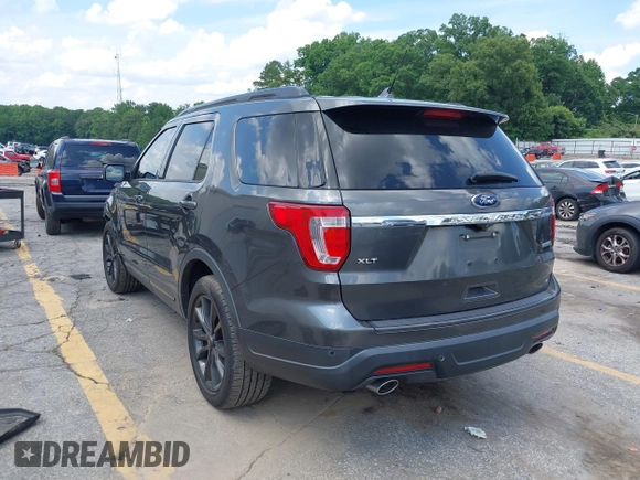2018 Ford Explorer XLT z VIN 1FM5K7D83JGC51303, wystawiony jako IAAI lot #42456171 z przebiegiem 110 155 mil mil oraz . Historia ofert i sprzedaży dostępna na DreamBid. Obrazek 3.