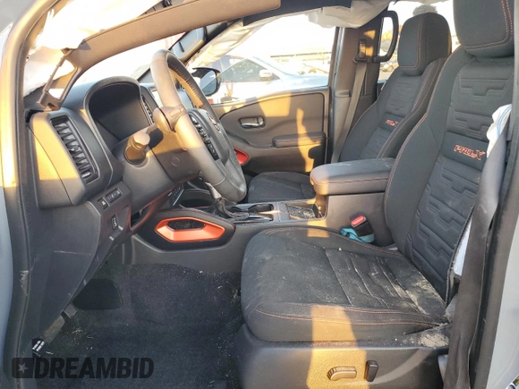 2024 Nissan Frontier Pro-X z VIN 1N6ED1EJ7RN619600, wystawiony jako Copart lot #74284664 z przebiegiem 19 786 mil mil oraz Szkoda całkowita • Salvage title. Historia ofert i sprzedaży dostępna na DreamBid. Obrazek 7.