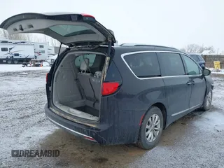 2018 Chrysler Pacifica Touring L Plus z VIN 2C4RC1EGXJR261251, wystawiony jako IAAI lot #41180745 z przebiegiem 82 548 mil mil oraz . Historia ofert i sprzedaży dostępna na DreamBid. Obrazek 19.