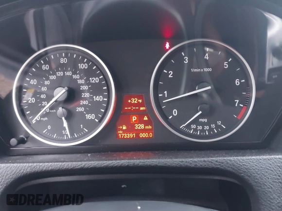 2013 BMW X5 xDrive50i z VIN 5UXZV8C55D0C15881, wystawiony jako IAAI lot #41695992 z przebiegiem 173 391 mil mil oraz . Historia ofert i sprzedaży dostępna na DreamBid. Obrazek 7.