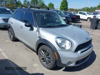 2013 MINI Countryman S z VIN WMWZC3C52DWP22139, wystawiony jako IAAI lot #42060025 z przebiegiem 210 124 mil mil oraz . Historia ofert i sprzedaży dostępna na DreamBid. Obrazek 1.