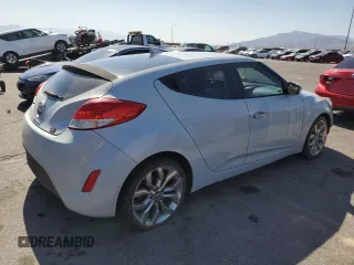 2015 Hyundai Veloster z VIN KMHTC6ADXFU222793, wystawiony jako Copart lot #57861415 z przebiegiem 98 318 mil mil oraz Szkoda całkowita • Salvage title. Historia ofert i sprzedaży dostępna na DreamBid. Obrazek 3.