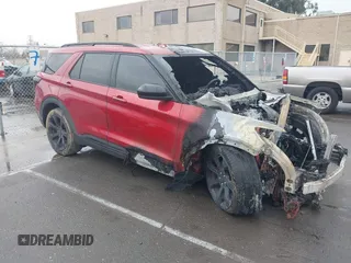 2022 Ford Explorer ST z VIN 1FM5K8GC0NGB38372, wystawiony jako IAAI lot #41729164 z przebiegiem Nie podano mil oraz . Historia ofert i sprzedaży dostępna na DreamBid. Obrazek 1.