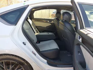 2018 Genesis G80 3.3T Sport with VIN KMHGN4JBXJU222333, listed as a IAAI auction lot 41815371 with 77,494 mi miles. Bid and sale history available at carsss.com. Image 8.
