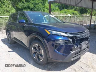 2025 Nissan Rogue SV with VIN 5N1BT3BA8SC815552, listed as a IAAI auction lot 42075674 with 4,439 mi miles. Bid and sale history available at carsss.com. Image 1.