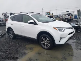2017 Toyota RAV4 XLE with VIN JTMRFREV2HD212188, listed as a IAAI auction lot 41216790 with 79,594 mi miles. Bid and sale history available at carsss.com. Image 1.
