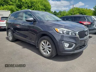 2016 Kia Sorento LX Turbo z VIN 5XYPGDA11GG055411, wystawiony jako Copart lot #61179755 z przebiegiem 185 629 mil mil oraz Czysty tytuł • Clean title. Historia ofert i sprzedaży dostępna na DreamBid. Obrazek 1.