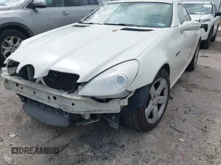 2008 Mercedes-Benz SLK 280 z VIN WDBWK54F18F174473, wystawiony jako IAAI lot #42123501 z przebiegiem 102 143 mil mil oraz . Historia ofert i sprzedaży dostępna na DreamBid. Obrazek 6.