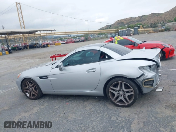 2016 Mercedes-Benz SLK 300 z VIN WDDPK3JA6GF120786, wystawiony jako IAAI lot #42194863 z przebiegiem 114 125 mil mil oraz . Historia ofert i sprzedaży dostępna na DreamBid. Obrazek 14.