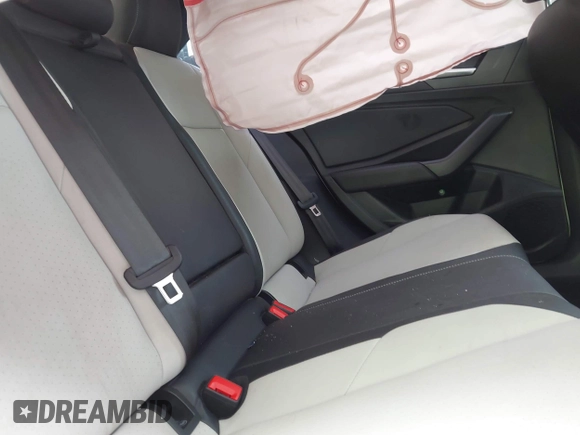 2021 Volkswagen Jetta S z VIN 3VWC57BU6MM020180, wystawiony jako IAAI lot #42263574 z przebiegiem 68 384 mil mil oraz . Historia ofert i sprzedaży dostępna na DreamBid. Obrazek 8.
