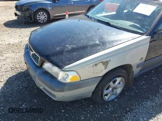 1999 Volvo V70 XC with VIN YV1LZ56D1X2593869, listed as a IAAI auction lot 41751957 with 1 mi miles. Bid and sale history available at carsss.com. Image 6.