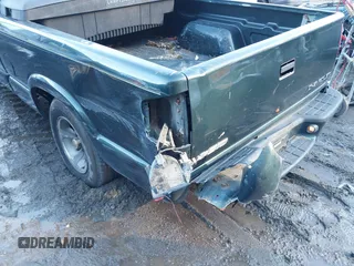 2003 Chevrolet S-10 with VIN 1GCCS19H638165384, listed as a IAAI auction lot 41543313 with 117,386 mi miles and . Bid and sale history available at DreamBid. Image 6.