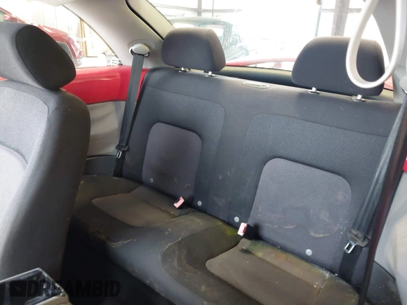 2003 Volkswagen Beetle GLS z VIN 3VWCK21C93M421676, wystawiony jako IAAI lot #42212863 z przebiegiem 115 134 mil mil oraz . Historia ofert i sprzedaży dostępna na DreamBid. Obrazek 8.