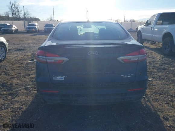 2020 Ford Fusion Hybrid Titanium with VIN 3FA6P0RU9LR141476, listed as a IAAI auction lot 41472921 with 84,433 mi miles. Bid and sale history available at carsss.com. Image 17.