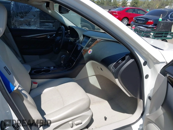 2015 Infiniti Q50 Premium with VIN JN1BV7AP8FM333176, listed as a IAAI auction lot 41990285 with 160,458 mi miles. Bid and sale history available at carsss.com. Image 5.
