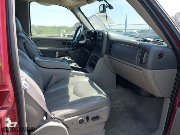 2005 Chevrolet Tahoe LT with VIN 1GNEK13T25R261555, listed as a IAAI auction lot 42060225 with 151,190 mi miles. Bid and sale history available at carsss.com. Image 5.