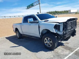 2024 Ram 2500 Laramie z VIN 3C6UR5FL2RG267971, wystawiony jako IAAI lot #41707239 z przebiegiem 22 898 mil mil oraz . Historia ofert i sprzedaży dostępna na DreamBid. Obrazek 1.