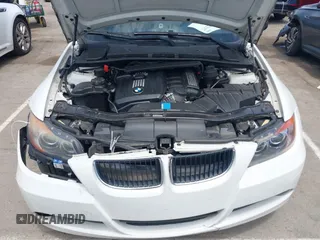 2007 BMW 3 Series 328i z VIN WBAVA33547KX83556, wystawiony jako IAAI lot #42302137 z przebiegiem 108 686 mil mil oraz . Historia ofert i sprzedaży dostępna na DreamBid. Obrazek 10.