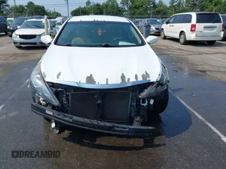 2013 Hyundai Sonata GLS z VIN 5NPEB4AC0DH566586, wystawiony jako IAAI lot #42329993 z przebiegiem 118 089 mil mil oraz . Historia ofert i sprzedaży dostępna na DreamBid. Obrazek 12.