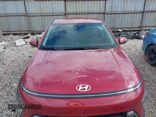2025 Hyundai Kona SE с VIN KM8HA3AB5SU186210, выставлен на аукционе IAAI как лот 42150185 с пробегом 10 304 миль миль и . История ставок и продаж доступна на DreamBid. Изображение 6.