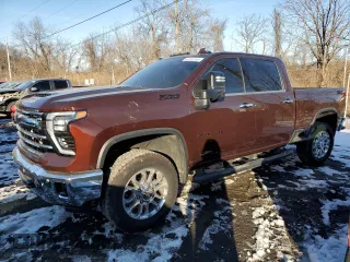 2024 Chevrolet Silverado 3500HD LTZ with VIN 1GC4YUEYXRF318878, listed as a Copart auction lot 42762255 with 3,837 mi miles and Salvage Title. Bid and sale history available at carsss.com. Image 1.