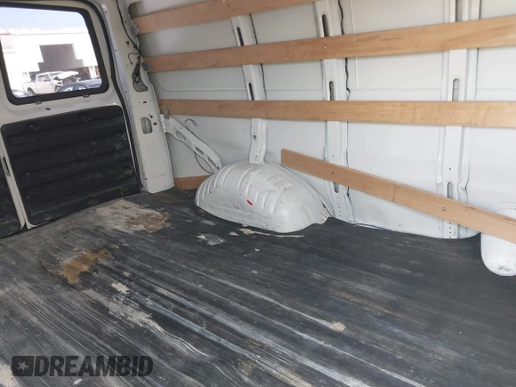 2022 GMC Savana Cargo Van with VIN 1GTW7AFP6N1220762, listed as a IAAI auction lot 41596612 with 23,305 mi miles. Bid and sale history available at carsss.com. Image 8.