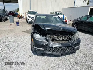2013 Mercedes-Benz C 300 Sport z VIN WDDGF8AB1DR244937, wystawiony jako Copart lot #62313075 z przebiegiem 118 795 mil mil oraz Szkoda całkowita • Salvage title. Historia ofert i sprzedaży dostępna na DreamBid. Obrazek 13.