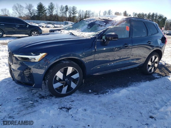 2024 Volvo XC60 Recharge Plug-In Hybrid Ultimate Dark Theme with VIN YV4H60DMXR1918017, listed as a Copart auction lot 87790825 with 5,123 mi miles and Salvage Title. Bid and sale history available at carsss.com. Image 1.