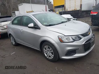 2020 Chevrolet Sonic LS z VIN 1G1JB5SBXL4100722, wystawiony jako IAAI lot #42013703 z przebiegiem 30 644 mil mil oraz . Historia ofert i sprzedaży dostępna na DreamBid. Obrazek 1.