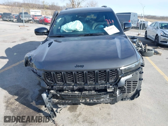 2025 Jeep Grand Cherokee Altitude X with VIN 1C4RJHAGXSC289968, listed as a IAAI auction lot 41918797 with 672 mi miles and . Bid and sale history available at DreamBid. Image 13.