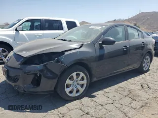 2013 Mazda 3 i SV z VIN JM1BL1TG5D1733689, wystawiony jako Copart lot #56358075 z przebiegiem 70 430 mil mil oraz Szkoda całkowita • Salvage title. Historia ofert i sprzedaży dostępna na DreamBid. Obrazek 1.