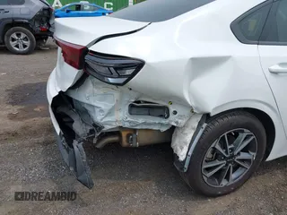 2024 Kia Forte LXS z VIN 3KPF24AD8RE742602, wystawiony jako IAAI lot #42473045 z przebiegiem 8 775 mil mil oraz . Historia ofert i sprzedaży dostępna na DreamBid. Obrazek 18.