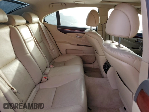 2010 Lexus LS 460 z VIN JTHCL5EF5A5008760, wystawiony jako Copart lot #86811184 z przebiegiem 141 508 mil mil oraz Szkoda całkowita • Salvage title. Historia ofert i sprzedaży dostępna na DreamBid. Obrazek 10.