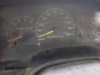 1998 Chevrolet Silverado 2500 z VIN 1GCGK29R7WE178053, wystawiony jako IAAI lot #42347330 z przebiegiem 176 168 mil mil oraz . Historia ofert i sprzedaży dostępna na DreamBid. Obrazek 7.