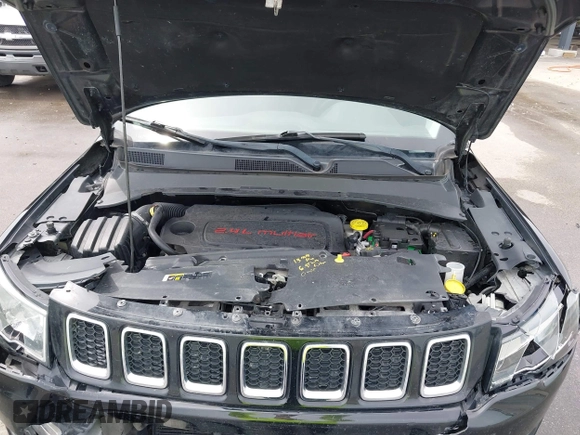 2018 Jeep Compass Latitude z VIN 3C4NJDBB7JT232821, wystawiony jako IAAI lot #42509561 z przebiegiem 142 526 mil mil oraz . Historia ofert i sprzedaży dostępna na DreamBid. Obrazek 10.