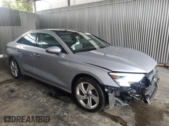 2024 Audi A3 Premium z VIN WAUAUDGY2RA127557, wystawiony jako Copart lot #58738645 z przebiegiem 18 581 mil mil oraz Tytuł czysty. Historia ofert i sprzedaży dostępna na DreamBid. Obrazek 4.